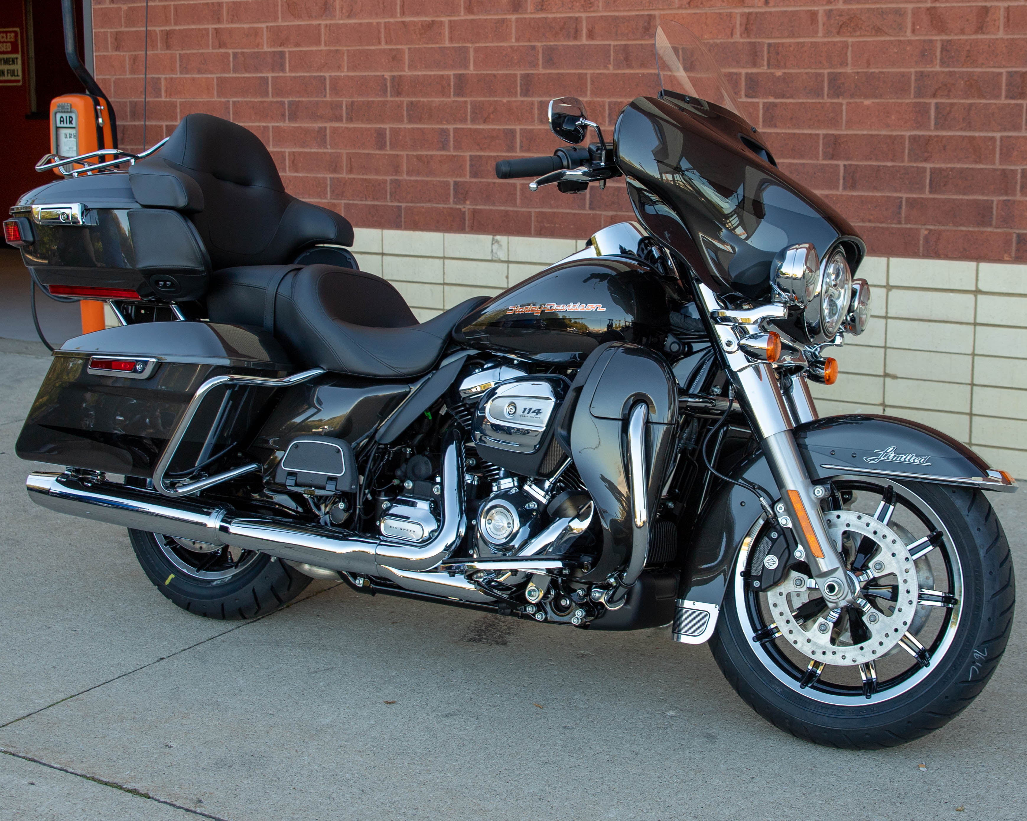 New 2019 Harley-Davidson Ultra Limited in Louisville #680214