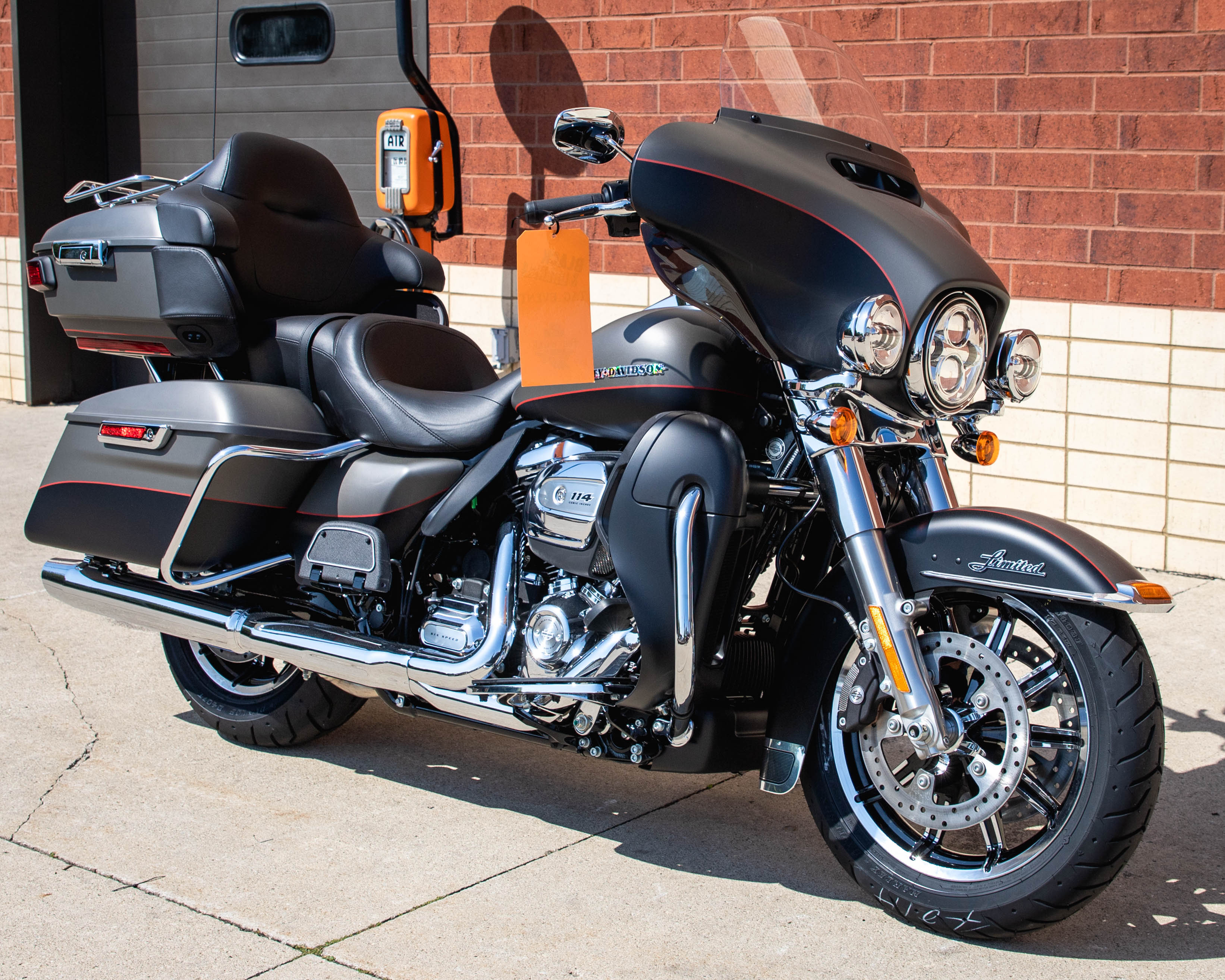 New 2019 Harley-Davidson Ultra Limited in Louisville #681051